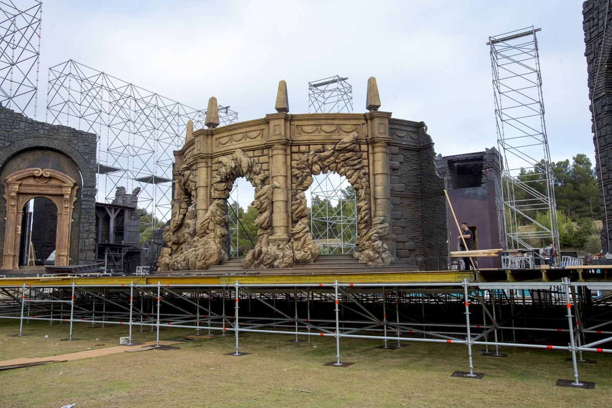 cagliari-quotidiano-foto-forte-arena-allestimento-rigoletto.jpg